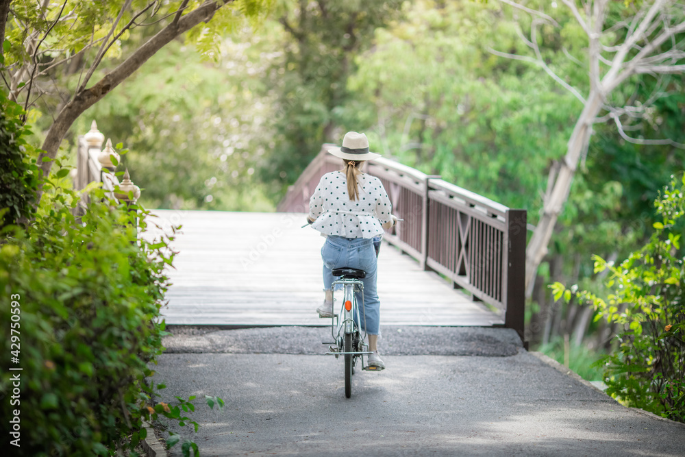 Blurred abstract background Of the car lights on the road, the traffic in the capital is a bokeh light, the beauty of the night.