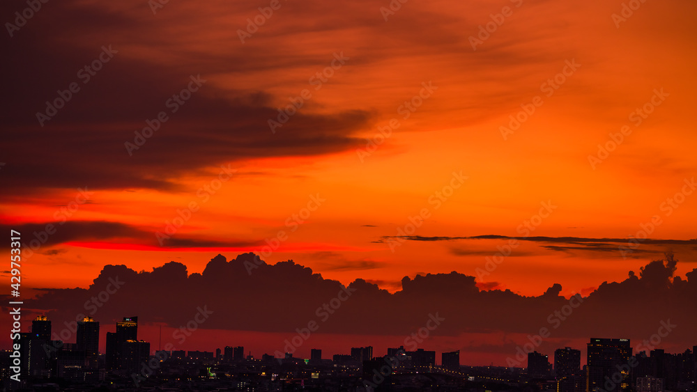 Obraz premium abstract background view of the colorful twilight sky.In the evening, the colorful changes (pink, orange, yellow, purple, sky) merge into the beauty of nature