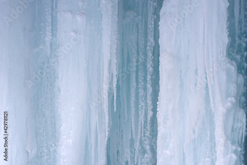 Papier peint Ice caves. Formation of large icicles. Ice stalactites