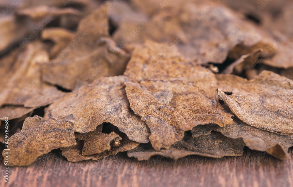Dry tobacco leaves Dry tobacco leaves