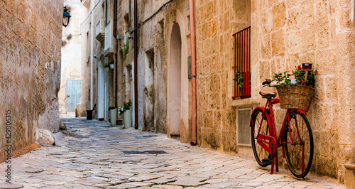 Foto Historic architecture of Monopoli, Apulia, Italy