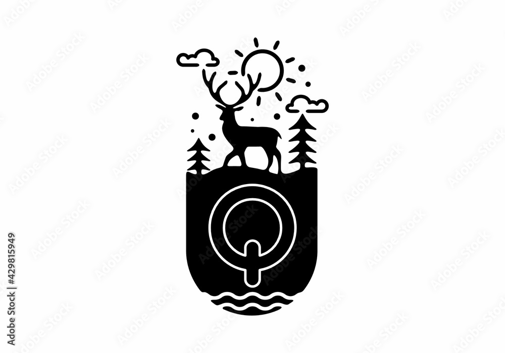 Obraz premium Black line art illustration of deer badge with Q initial name in the middle