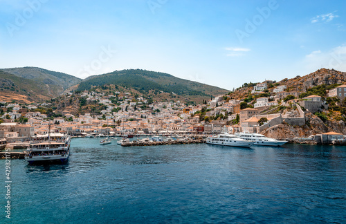 Fotografie, Obraz View of the crescent-shaped port and the village of Hydra