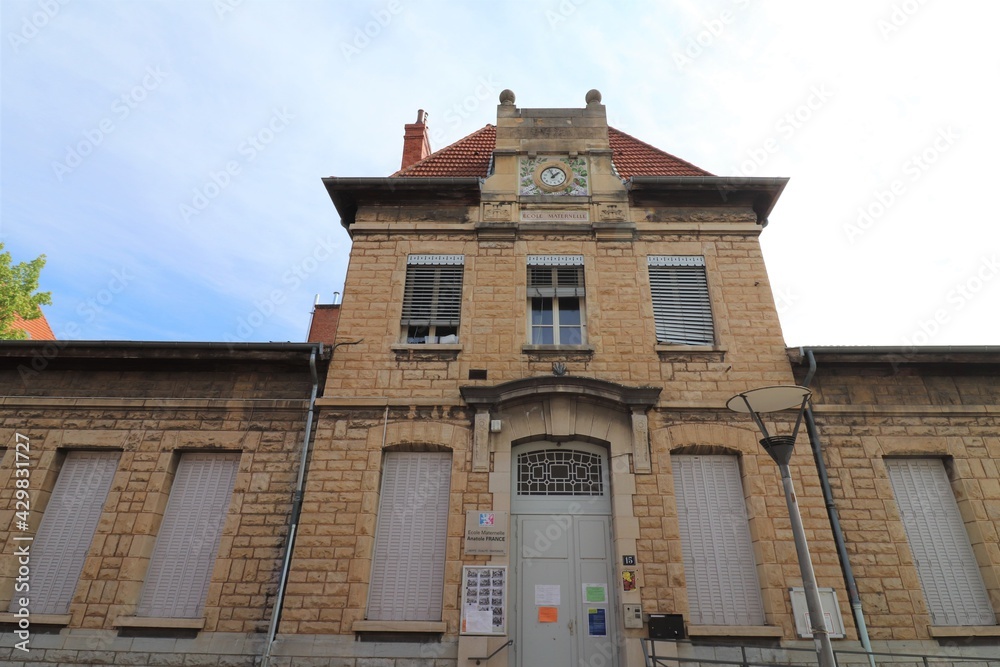 L'école maternelle Anatole France dans le quartier de Montchat, , vue de l'extérieur, ville de Lyon, département du Rhône, France 