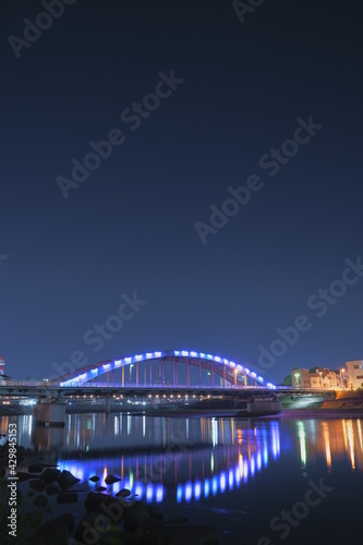 日本の夜の橋