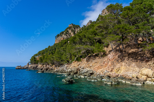 Wilde Nordwest-Küste Mallorca: Bootsfahrt mit Blick auf Küste zwischen Cala de Sa Calobra und Port de Soller - Bucht Cala Tuent