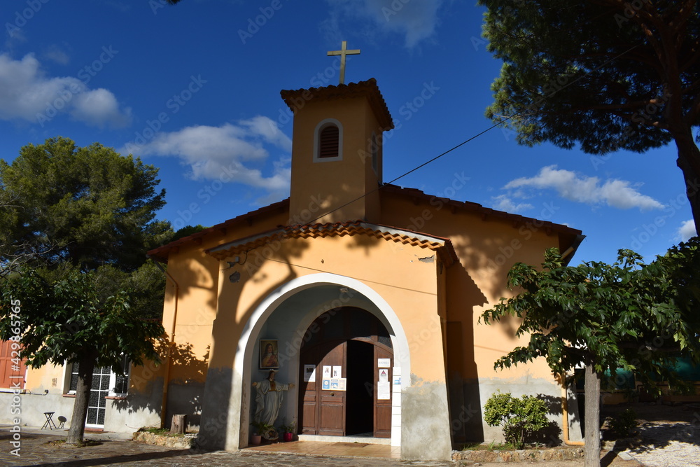 Fototapeta premium Chapelle Sainte Thérèse à HYERES PORT