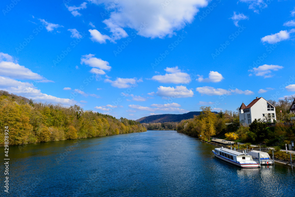 Obraz premium Der Hochrhein bei Kaiserstuhl AG - Schweiz 