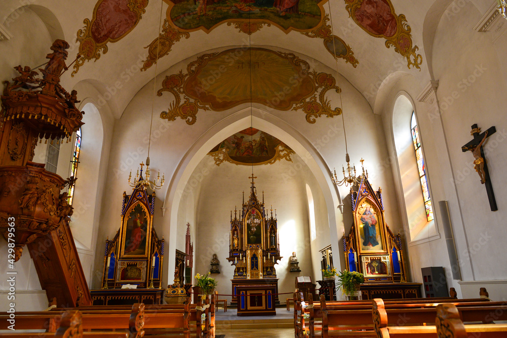 Innenansicht der katholischen Stadtkirche St. Katharina in Kaiserstuhl AG - Schweiz