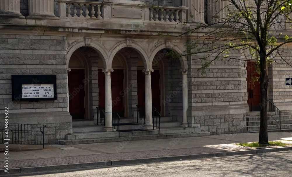 Fototapeta premium Church Entry Way with Three Arched Doors in Daylight