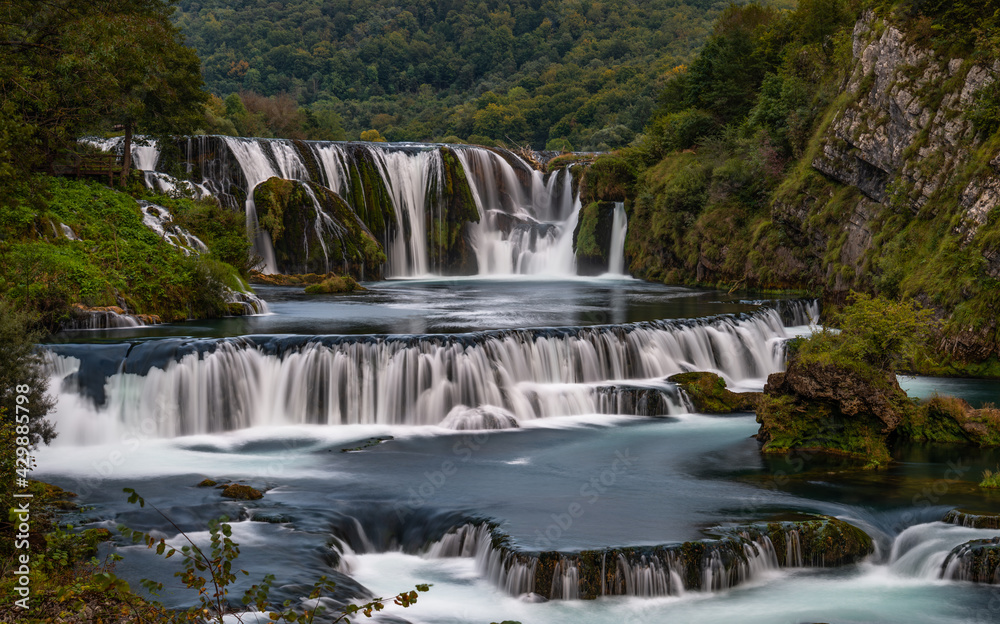 Obraz premium waterfall in the forest