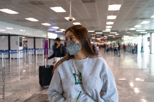 La joven está en el aeropuerto de Guadalajara.