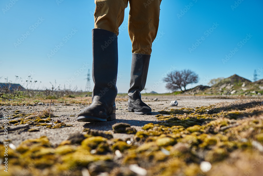 The soldier returned to his native land and rejoices in it The soldier returned to his native land and rejoices in it