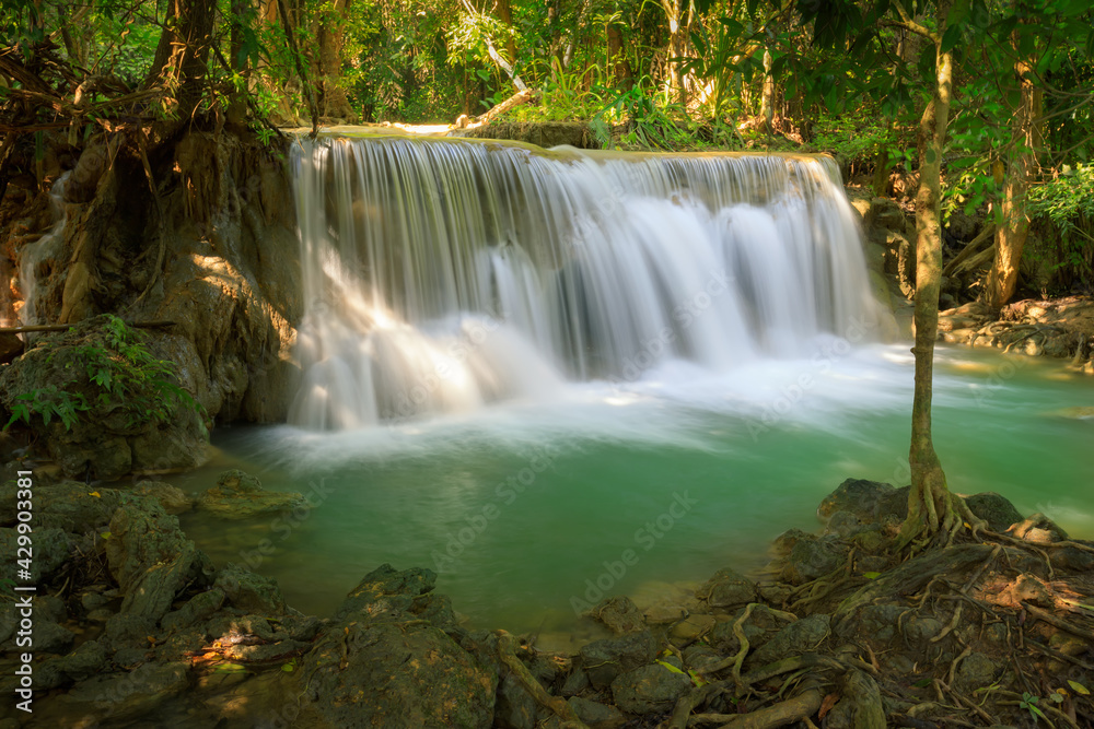 Obraz premium Huai Mae Khamin Waterfall in Kanchanaburi, Thailand
