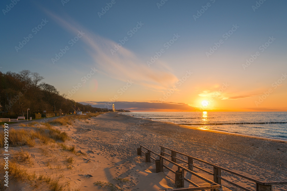 Naklejka premium Sonnenaufgang, Sonnenuntergang an der Ostsee im Ostseebad Kühlungsborn
