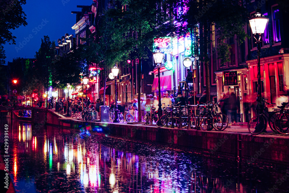 Amsterdam, The Netherlands, May 14 2018: Red lights on the canals of the Amsterdam red light district - obrazy, fototapety, plakaty 