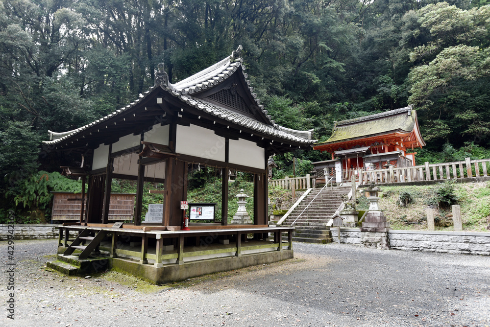 山科神社　拝殿と本殿　京都市山科区