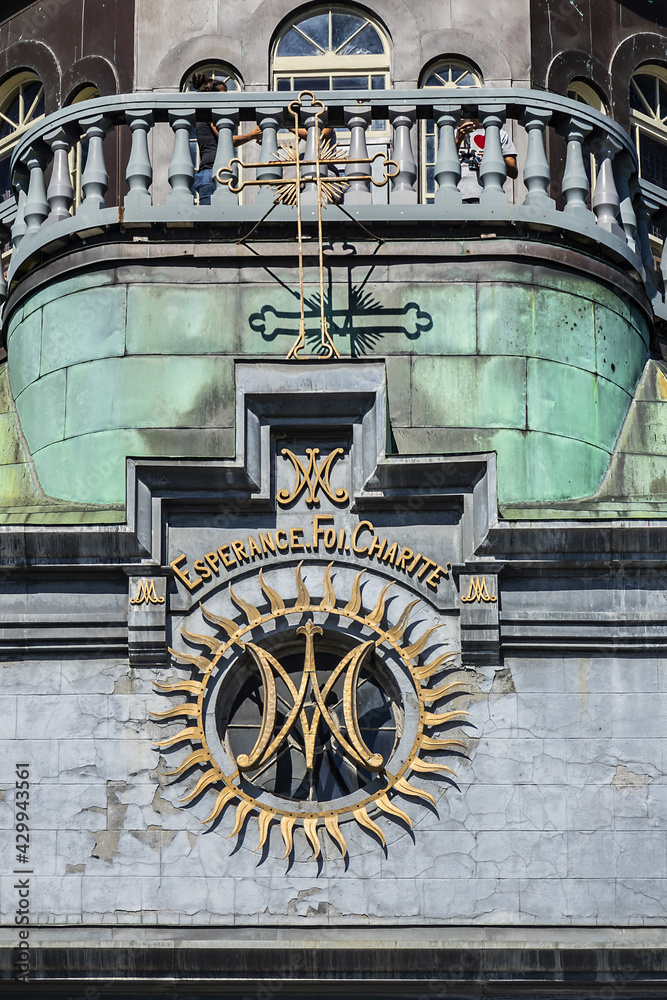 Fototapeta premium The Notre-Dame-de-Bon-Secours Chapel (Our Lady of Good Help) in Old Montreal, one of oldest churches in Montreal, it built in 1771 over the ruins of an earlier chapel. Montreal, Quebec, Canada.