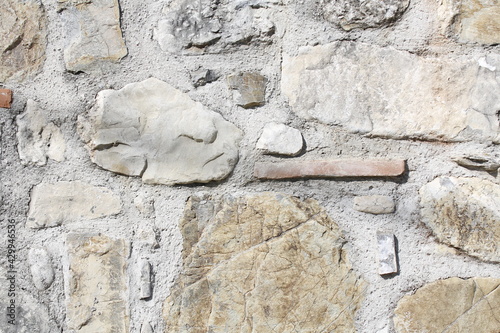 muro di sassi chiari