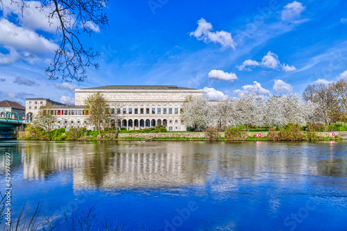 Bild auf Leinwand Theatergebäude an der Ruhr in Mülheim Ruhr
