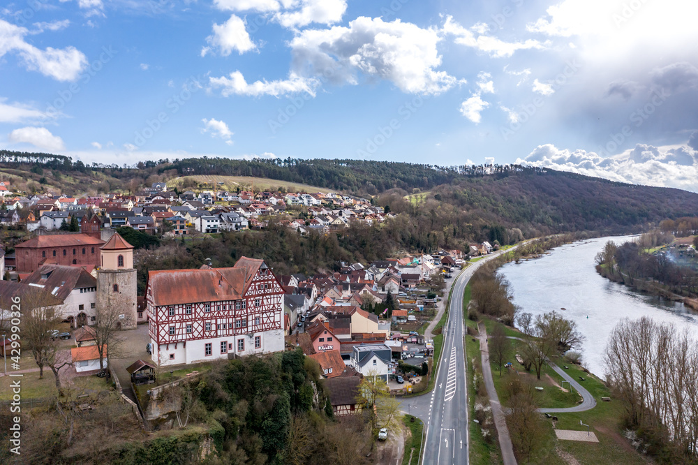 Allgemeiner Blick von oben auf das Schloss von Homburg am Main bei Trennfeld, Triefenstein, Bayern, Deutschland