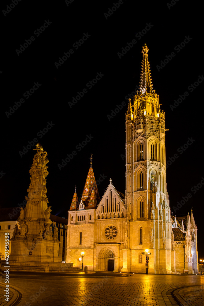 BUDAPEST, HUNGARY. On oktober 04.2019. Matthias Church Catholic church in Budapest. The complex of the Buda Castle. The Fisherman's Bastion, one of the famous destinations in Hungary.  Night scene.