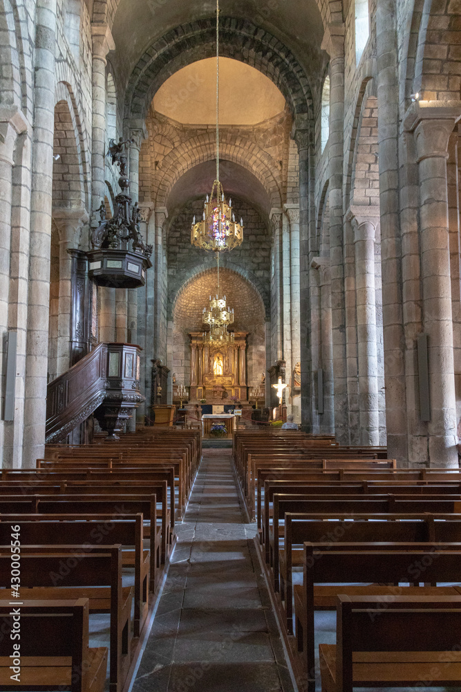 L'intérieur de la Basilique Notre-Dame des miracles à Mauriac (Cantal)