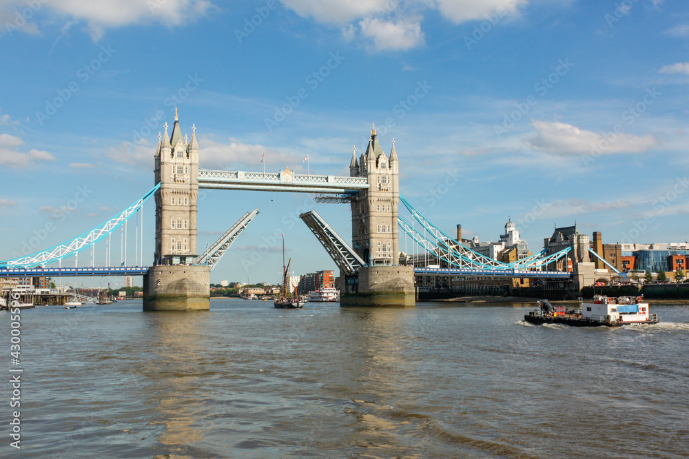 Obraz premium Landscape view of the River Thames, London, England
