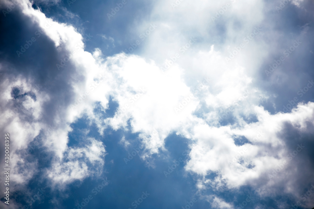 Fototapeta premium Beautiful white clouds against the blue sky