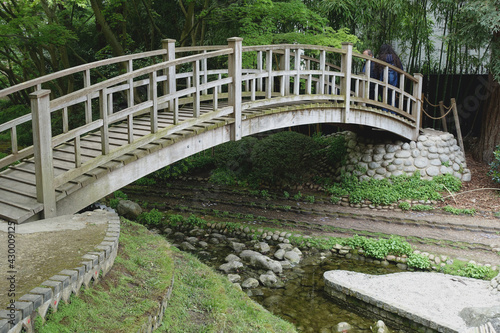 Pont de bois au jardin Albert Kahn