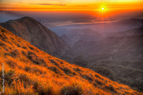 Sunrise at Sembalun with view over the ocean