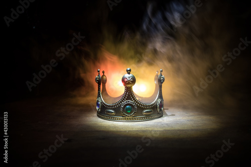 Obraz na plátne low key image of beautiful queen/king crown over wooden table