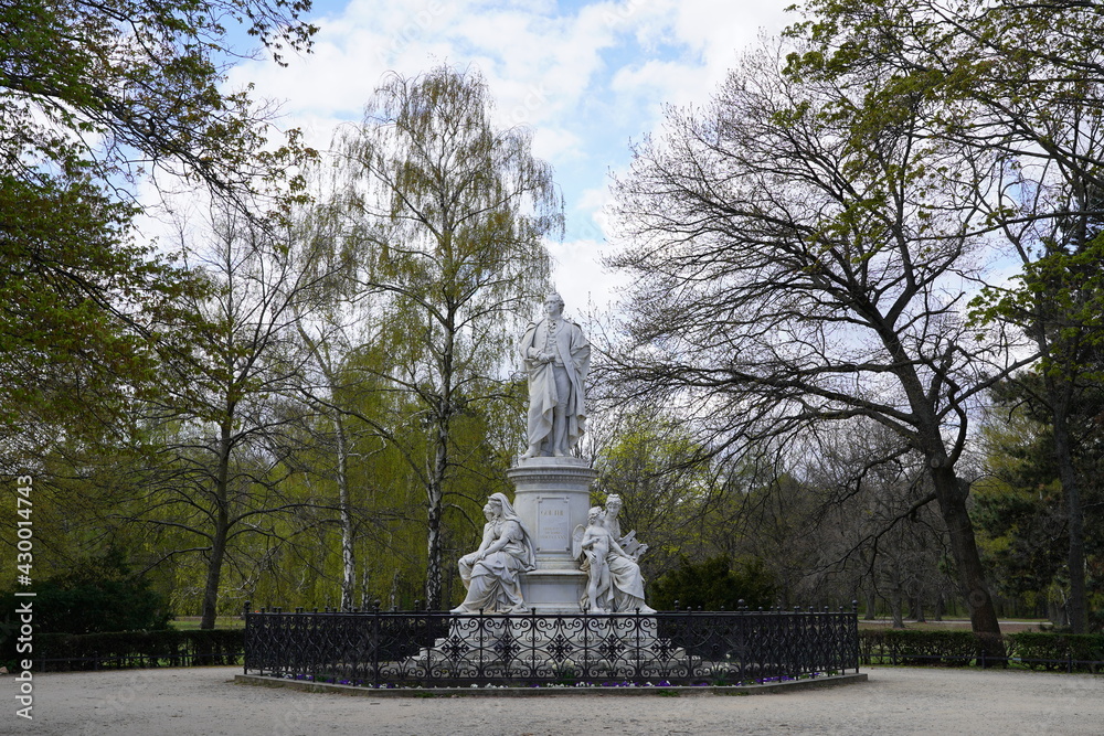 Obraz premium Goethe Denkmal im Großen Tiergarten in Berlin