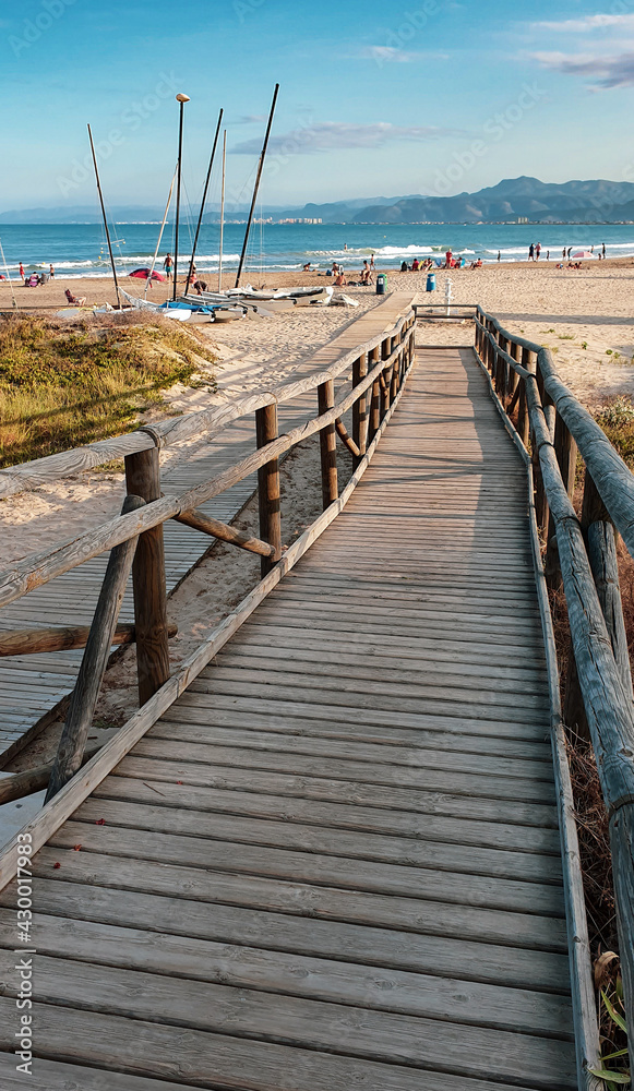 Acceso de madera a la playa de Cullera