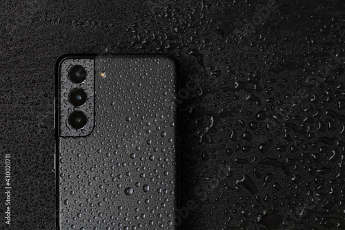 Samsung Galaxy S21 Phantom Grey in waterdrops photo