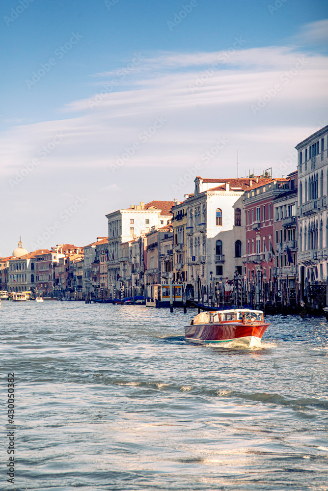 lancha Taxi en el Grand Canal de Venecia