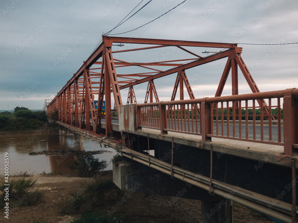 bridge over the river tumbes