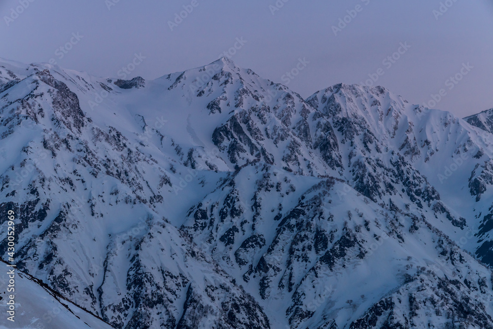 白馬八方山付近から夜明けの北アルプス白馬三山モルゲンロート