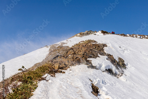 八方尾根から春の唐沢岳雪山登山道