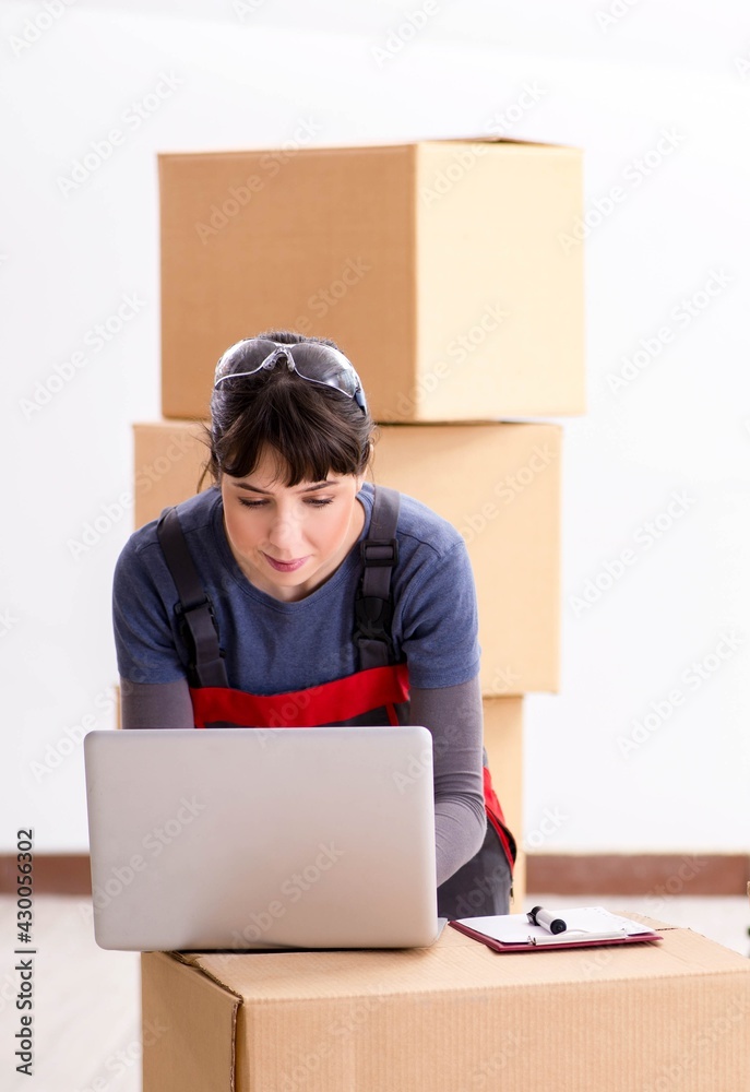 Woman accepting relocation order from internet Woman accepting relocation order from internet