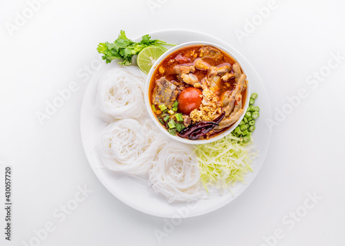 Rice vermicelli northern Thai with chicken and pok