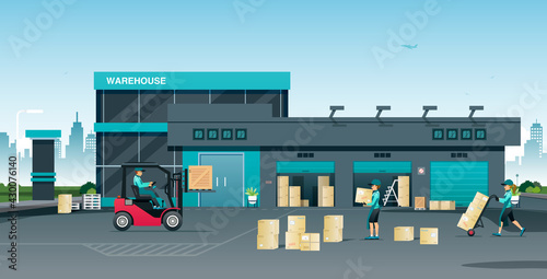 Employees are preparing to distribute products to customers in the warehouse.