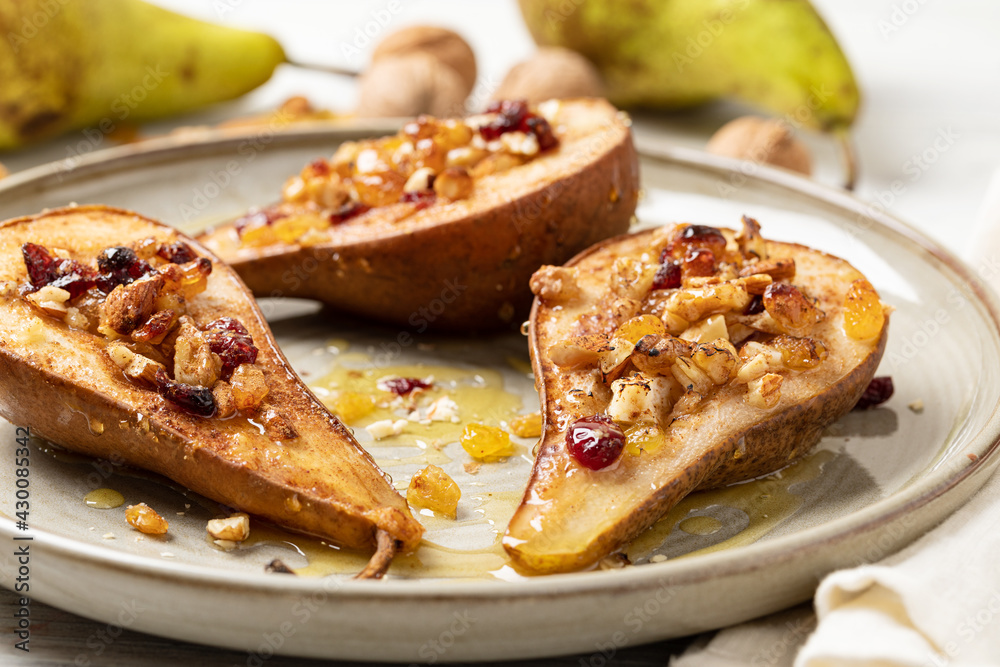 Sweet baked pears with honey Sweet baked pears with honey