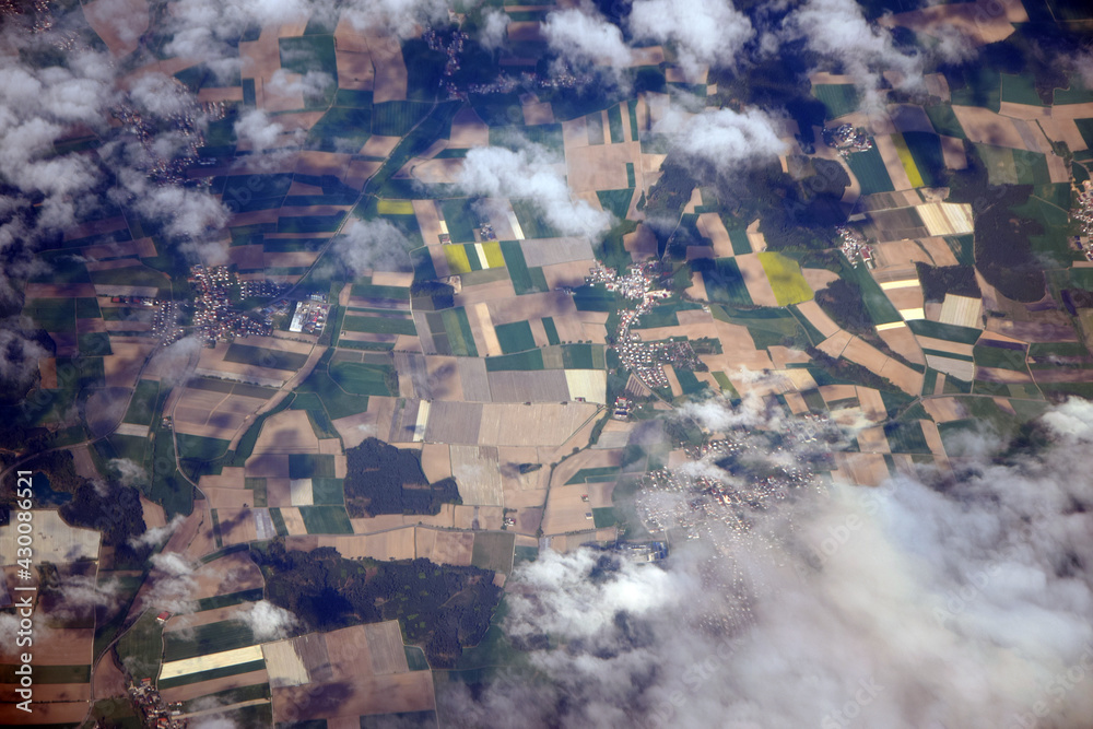 Luftaufnahme von Feldern in Bayern