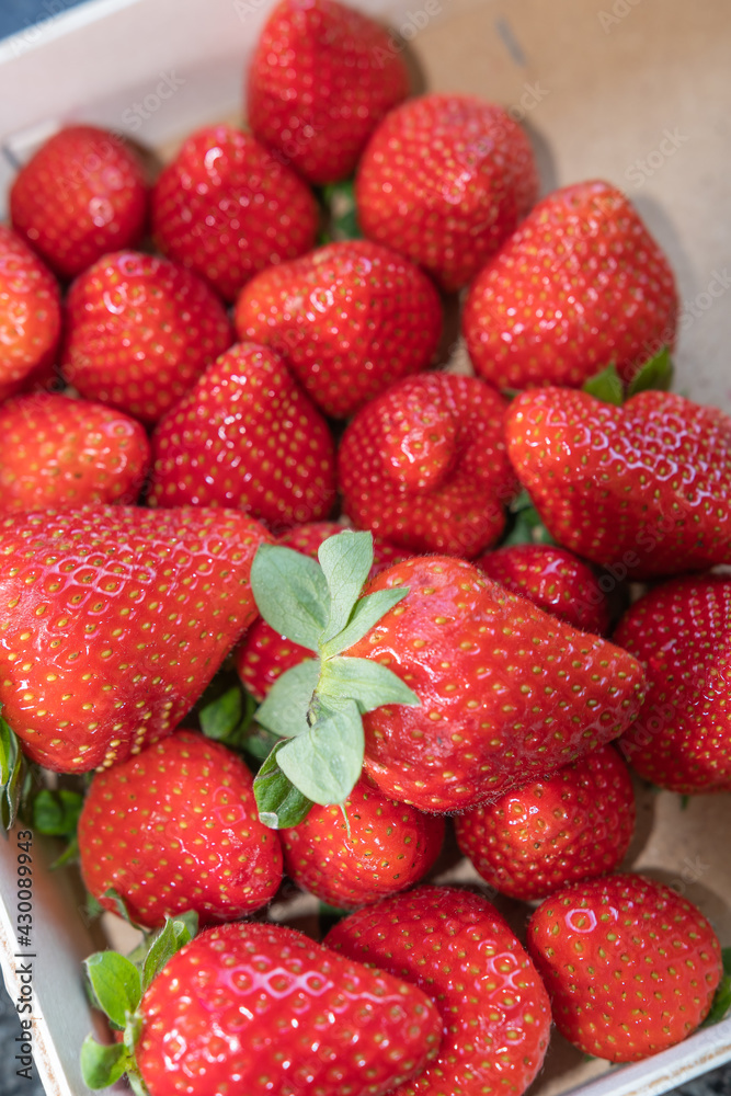 Frische Erdbeeren - Gruppe von Beeren Frische Erdbeeren - Gruppe von Beeren