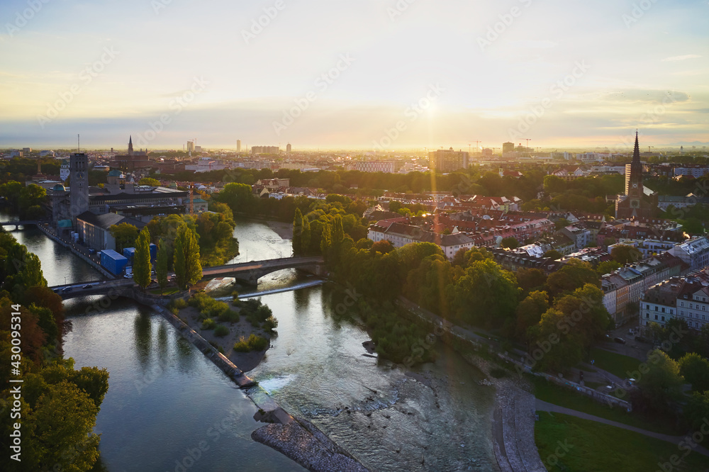 Obraz premium a bridge over a body of water, Munich, Germany