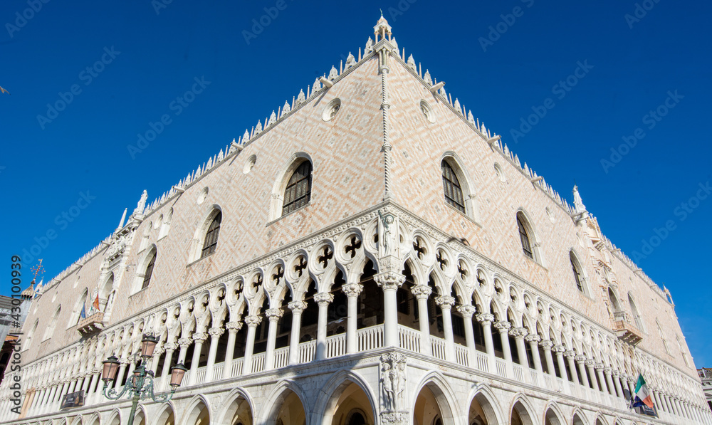 la bellissima architettura del palazzo del Doge a Venezia in piazza San Marco