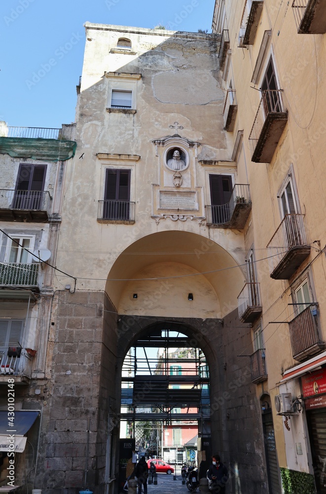 Napoli - Porta San Gennaro dall'interno