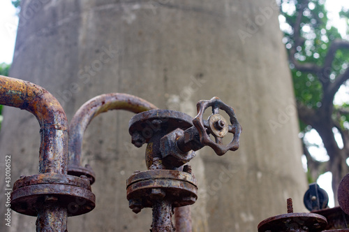 Wallpaper Mural 錆びて古びたバルブ Torontodigital.ca