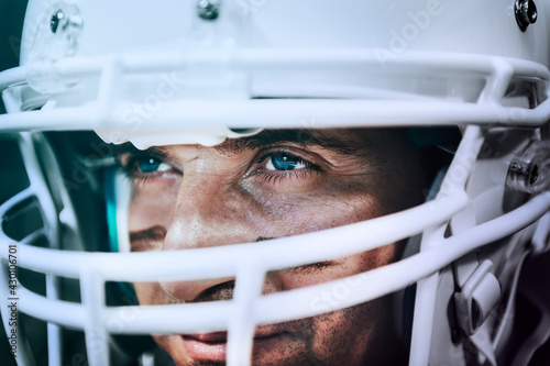 Slika na platnu Strong and determined American football player